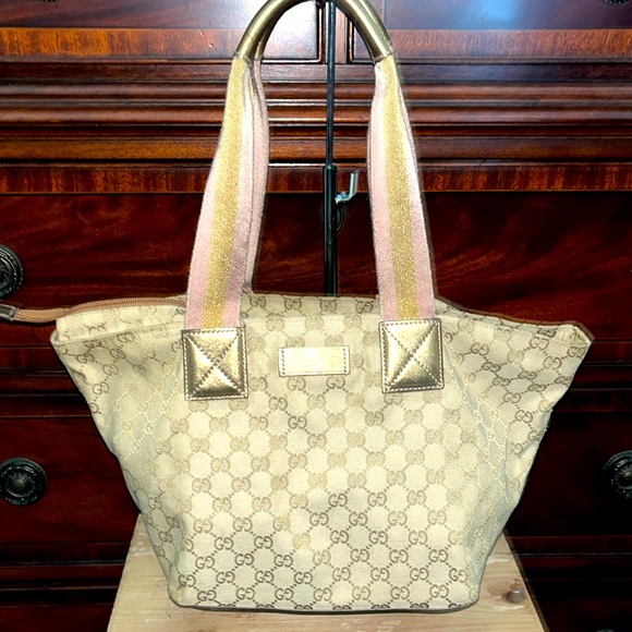 Gucci Handbags - Authentic Gucci Sherry Line Tote- very good condition